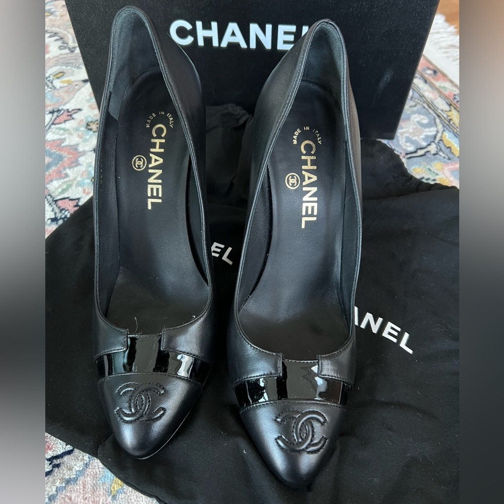 Chanel Black Pumps